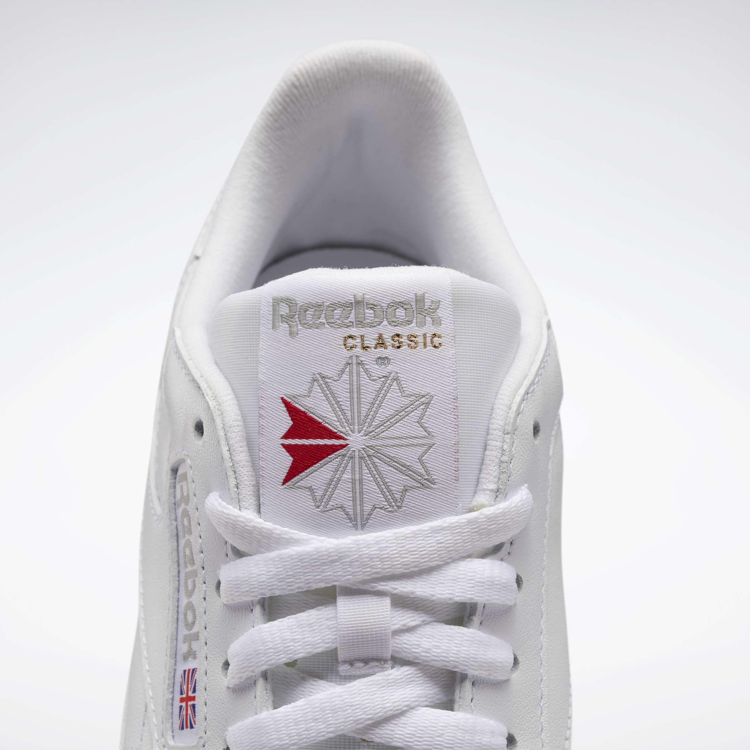 Un homenaje al estilo Reebok de principios del siglo XX. Estos tenis tienen un aire retro que combina a la perfección con tu vida moderna. image number 10