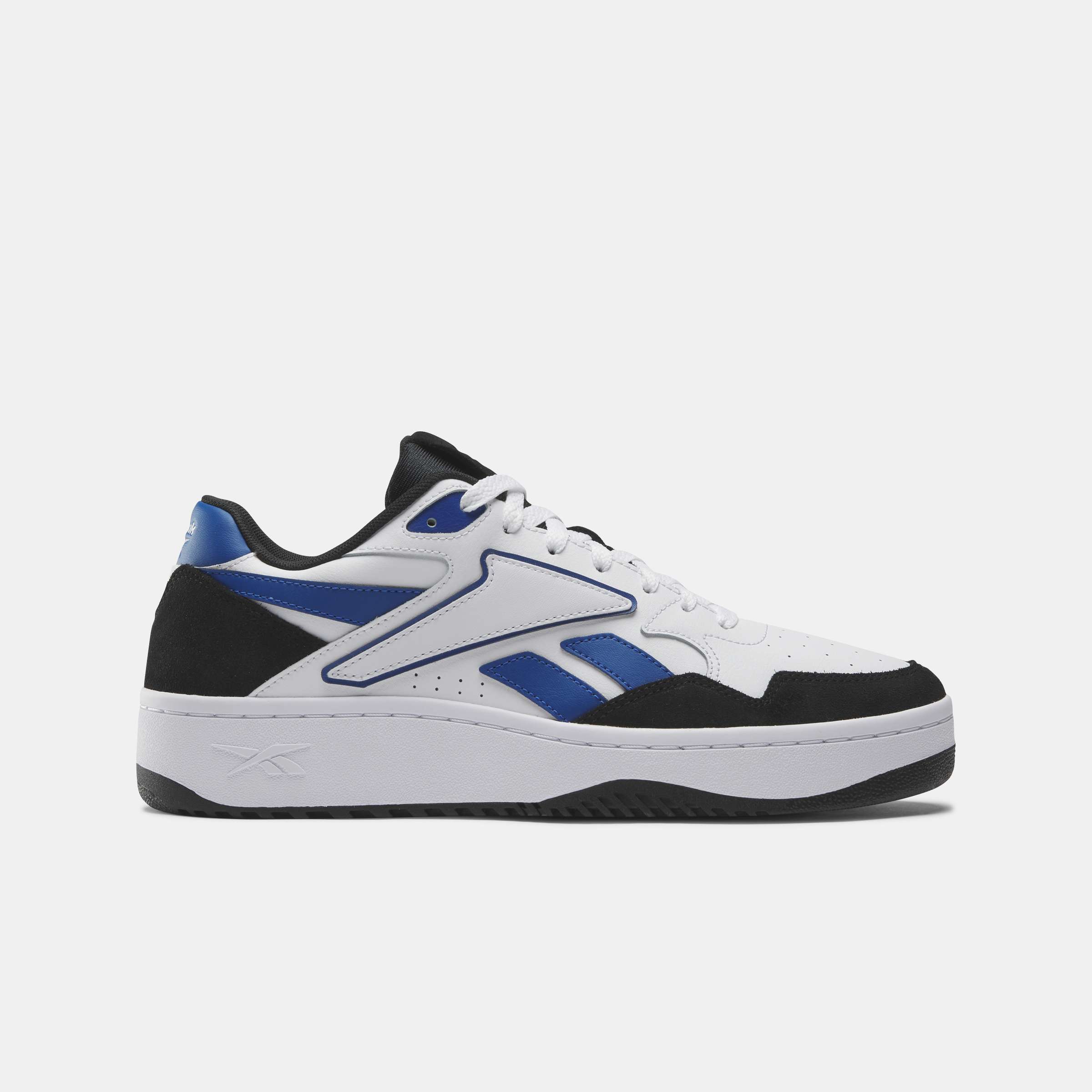 Inspirados en el legado de Reebok de los años 90, reinventan un estilo clásico de baloncesto con una parte superior de cuero suave.