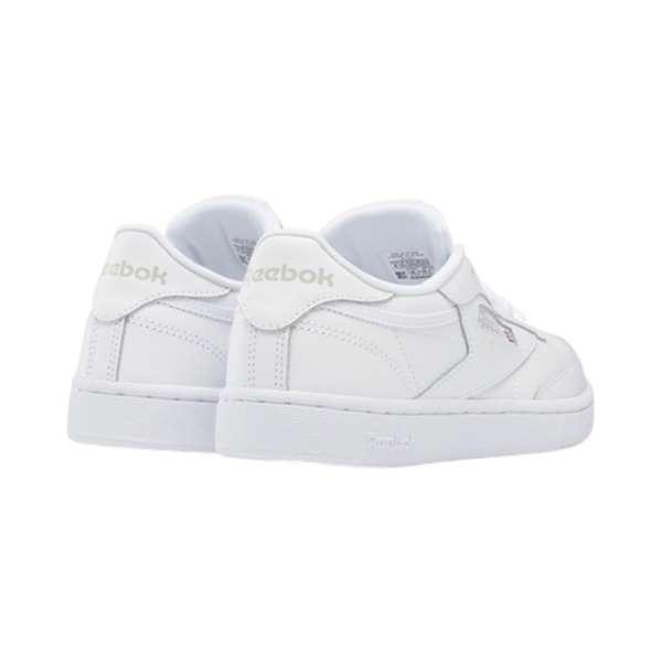 Tenis Club C Combina un estilo skate con un diseño audaz y colores neutros, lo que los hace versátiles y fáciles de combinar con cualquier atuendo.
