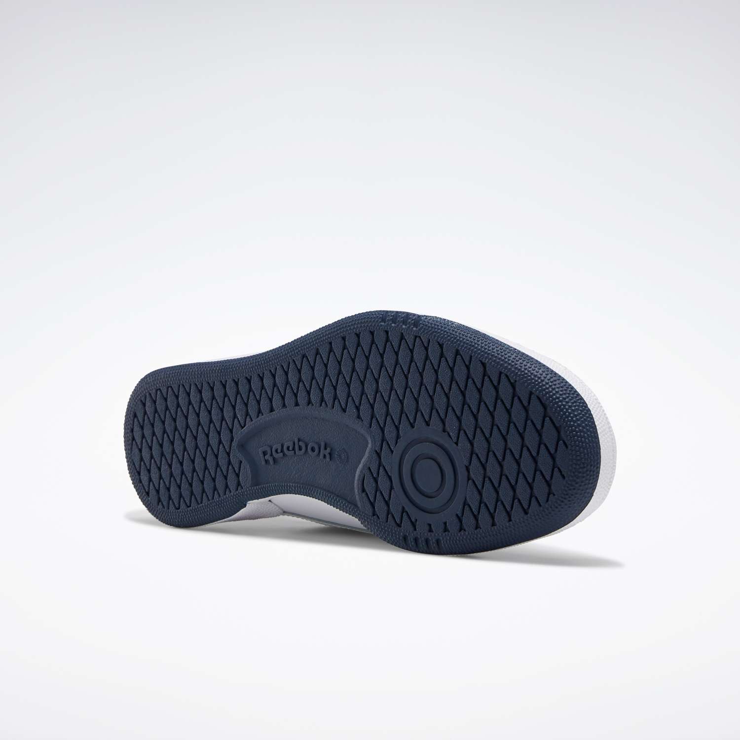 Un estilo sencillo significa que estos tenis de cuero flexible combinan con todo. Porque a veces no tienes que decir nada para hacer una declaración. image number 3