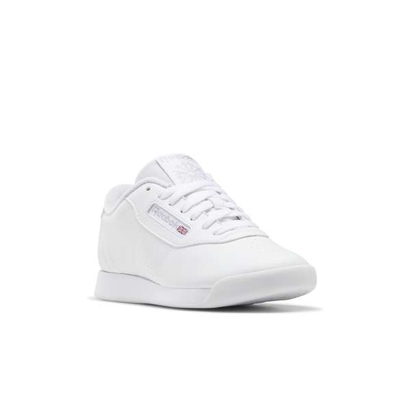 Destaca por su amortiguación y estilo atemporal, con un diseño limpio en la parte superior que incluye perforaciones y costuras sutiles. image number 6