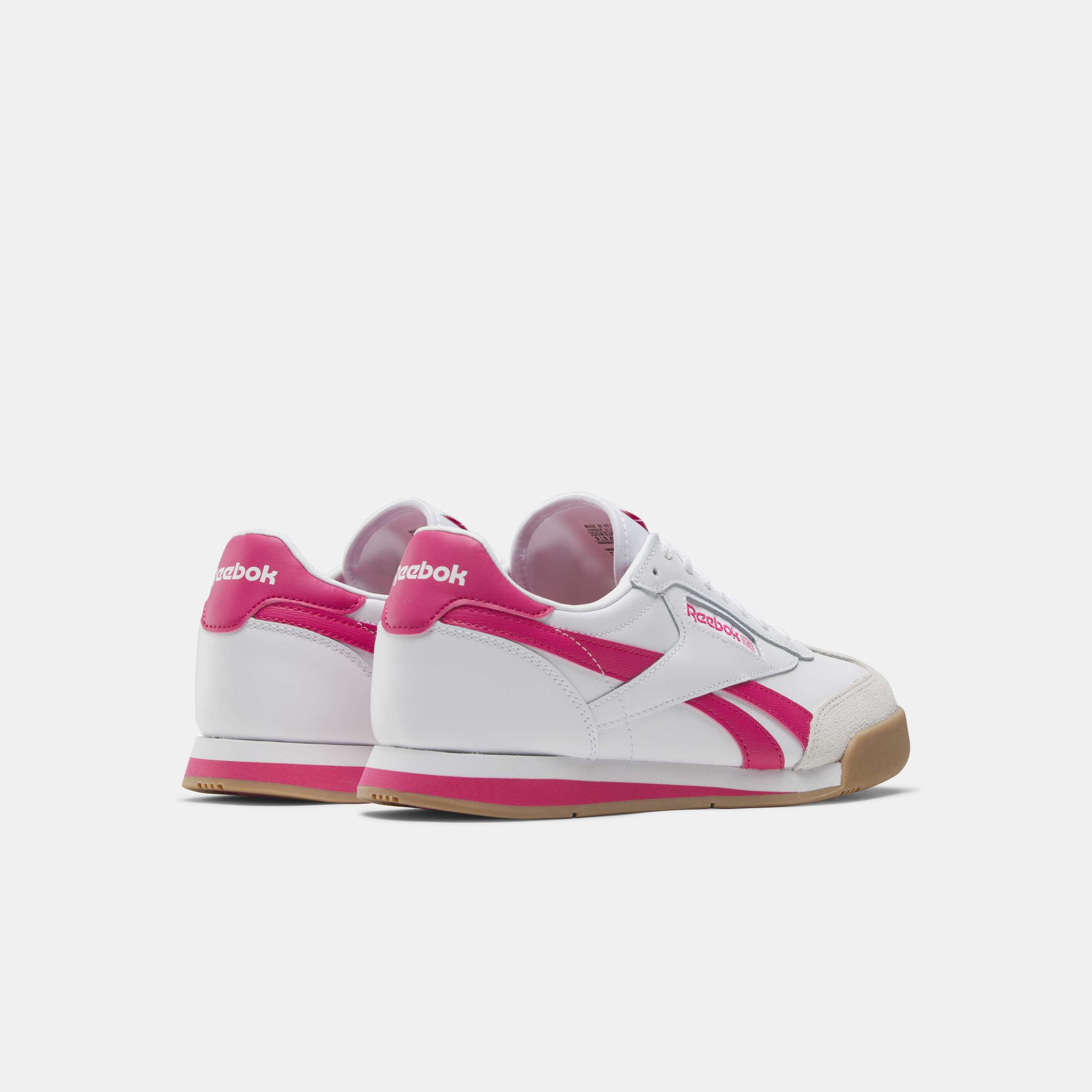Inspirados en el fútbol vintage de los años 90, combinan una silueta elegante y colores clásicos con una puntera de gamuza y goma.
