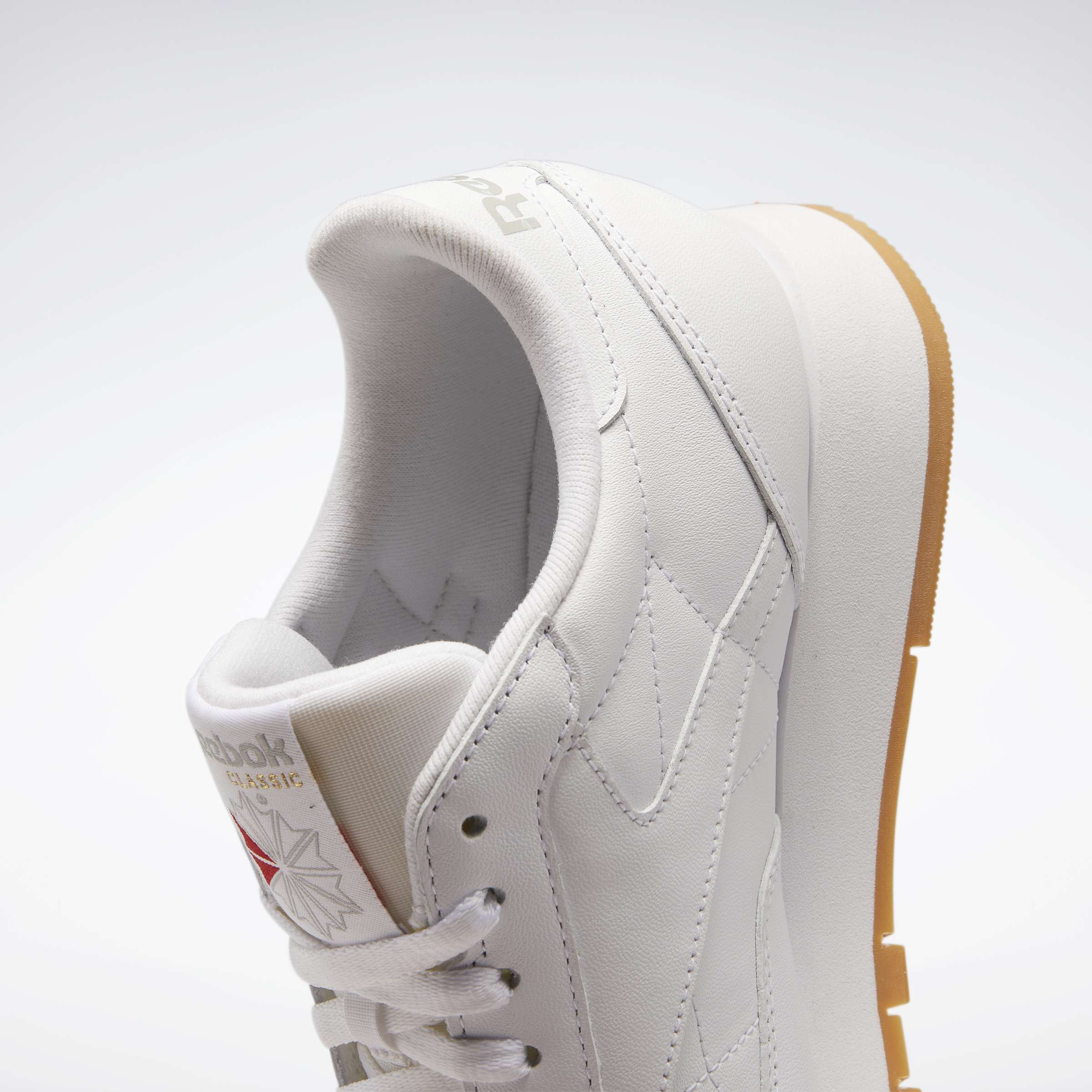 Un homenaje al estilo Reebok de principios del siglo XX. Estos tenis tienen un aire retro que combina a la perfección con tu vida moderna. image number 9