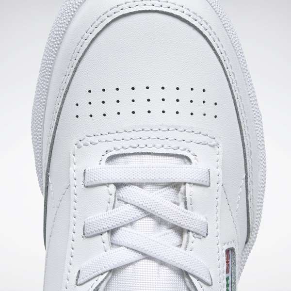 Combina un estilo skate con un diseño audaz y colores neutros, lo que los hace versátiles y fáciles de combinar con cualquier atuendo. image number 3