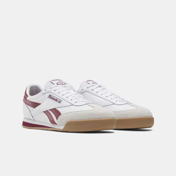 Tenis Campio XT Inspirados en el fútbol vintage de los años 90, combinan una silueta elegante y colores clásicos con una puntera de gamuza y goma.