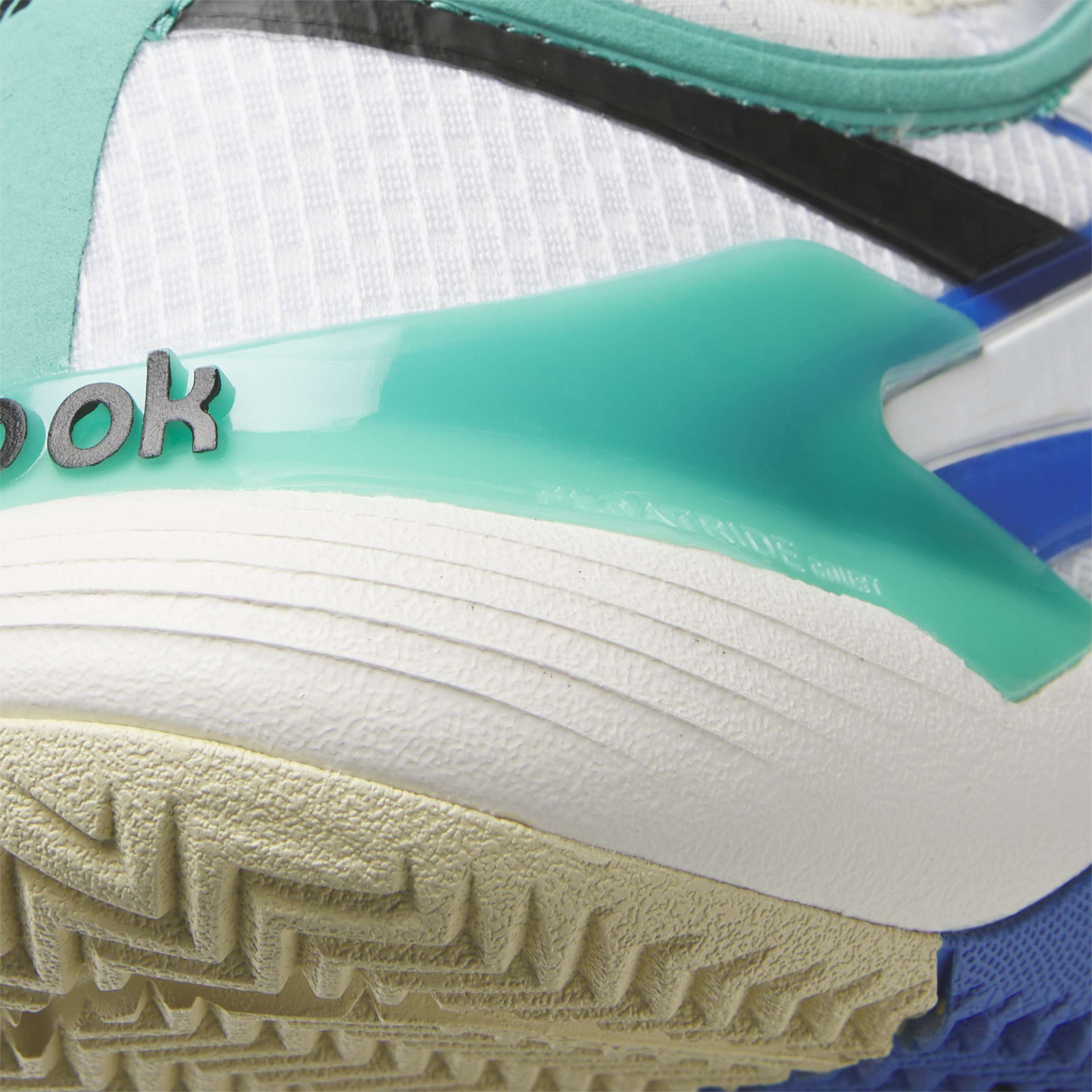 Tus nuevos tenis Nano Court de Reebok son ideales para diversos deportes de cancha como tenis, pickleball, pádel, ráquetbol y bádminton. image number 6