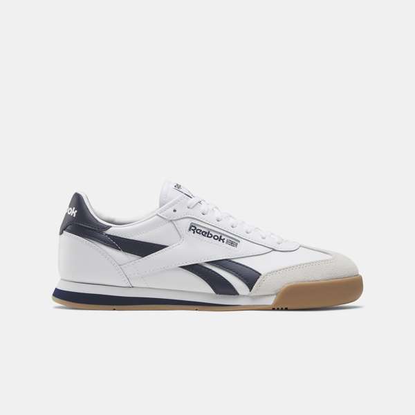 Tenis Campio XT Inspirados en el fútbol vintage de los años 90, combinan una silueta elegante y colores clásicos con una puntera de gamuza y goma.