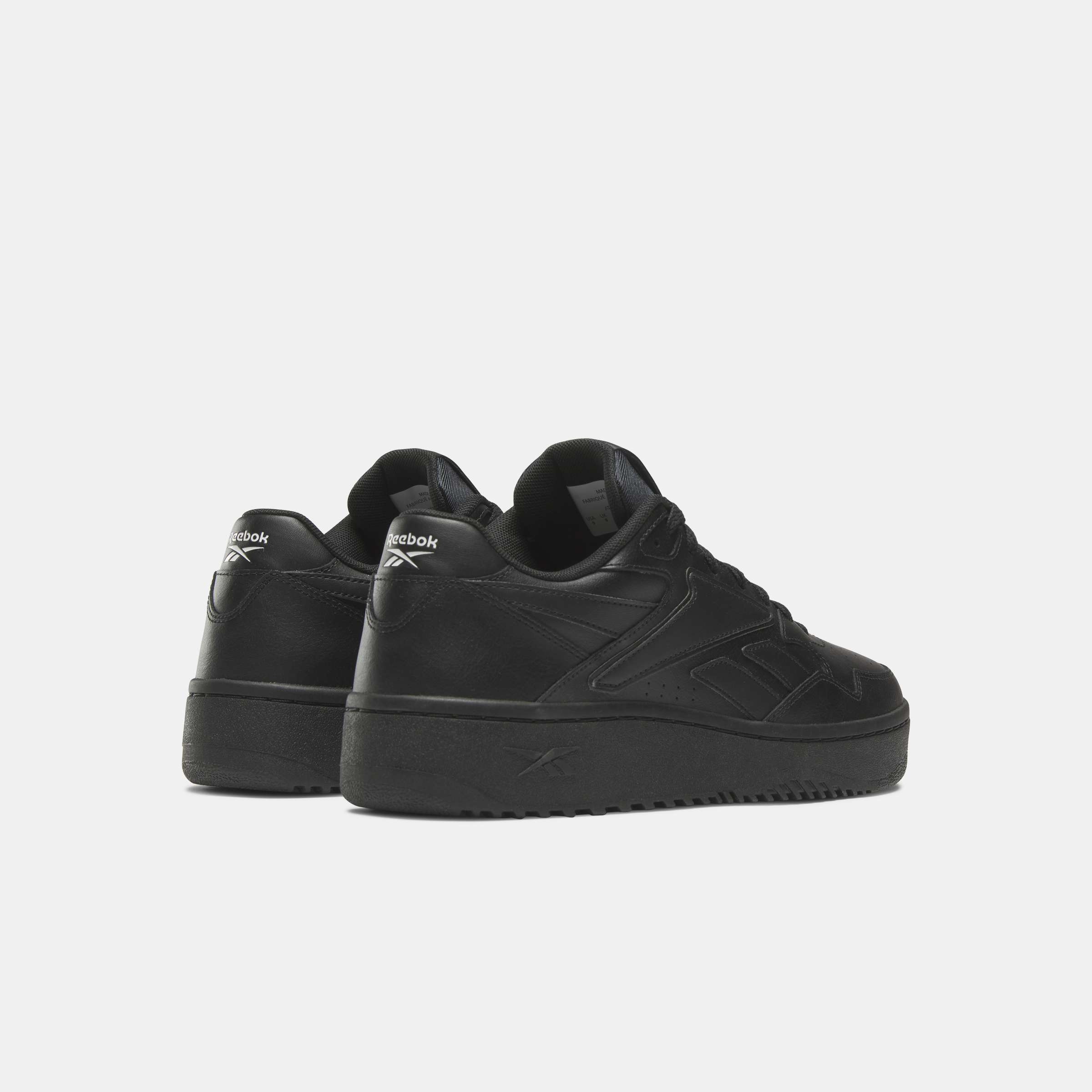 Inspirados en el legado de Reebok de los años 90, reinventan un estilo clásico de baloncesto con una parte superior de cuero suave.
