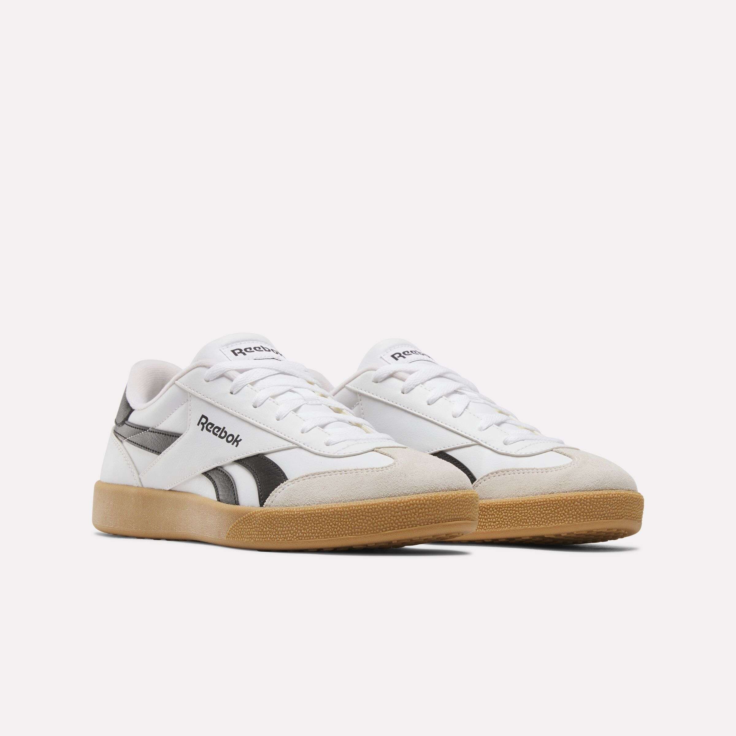 Una solueta icónica, nítida, limpia y totalmente Reebok. Átate estos tenis y combínalos con casi cualquier cosa. image number 2