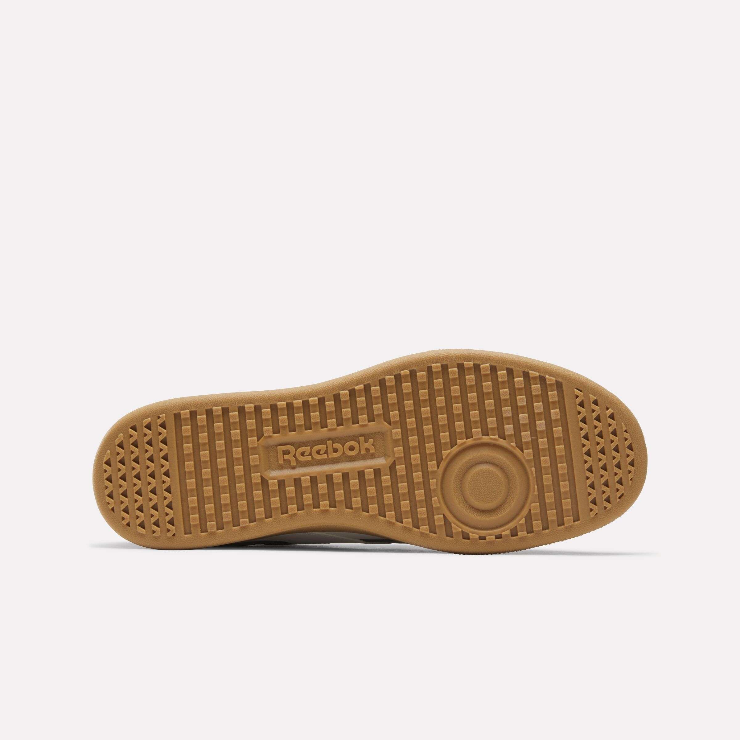 Una solueta icónica, nítida, limpia y totalmente Reebok. Átate estos tenis y combínalos con casi cualquier cosa. image number 3