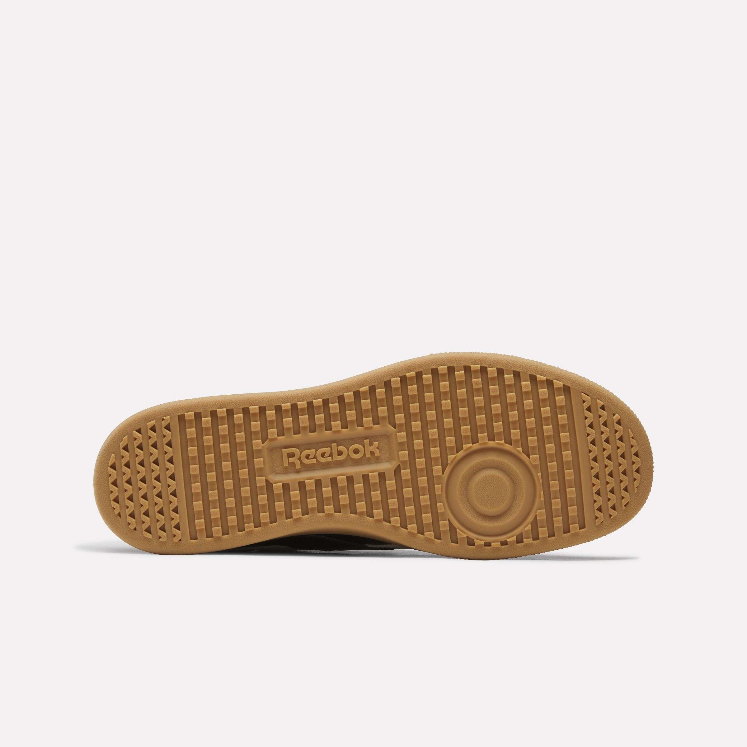 Una solueta icónica, nítida, limpia y totalmente Reebok. Átate estos tenis y combínalos con casi cualquier cosa. image number 3
