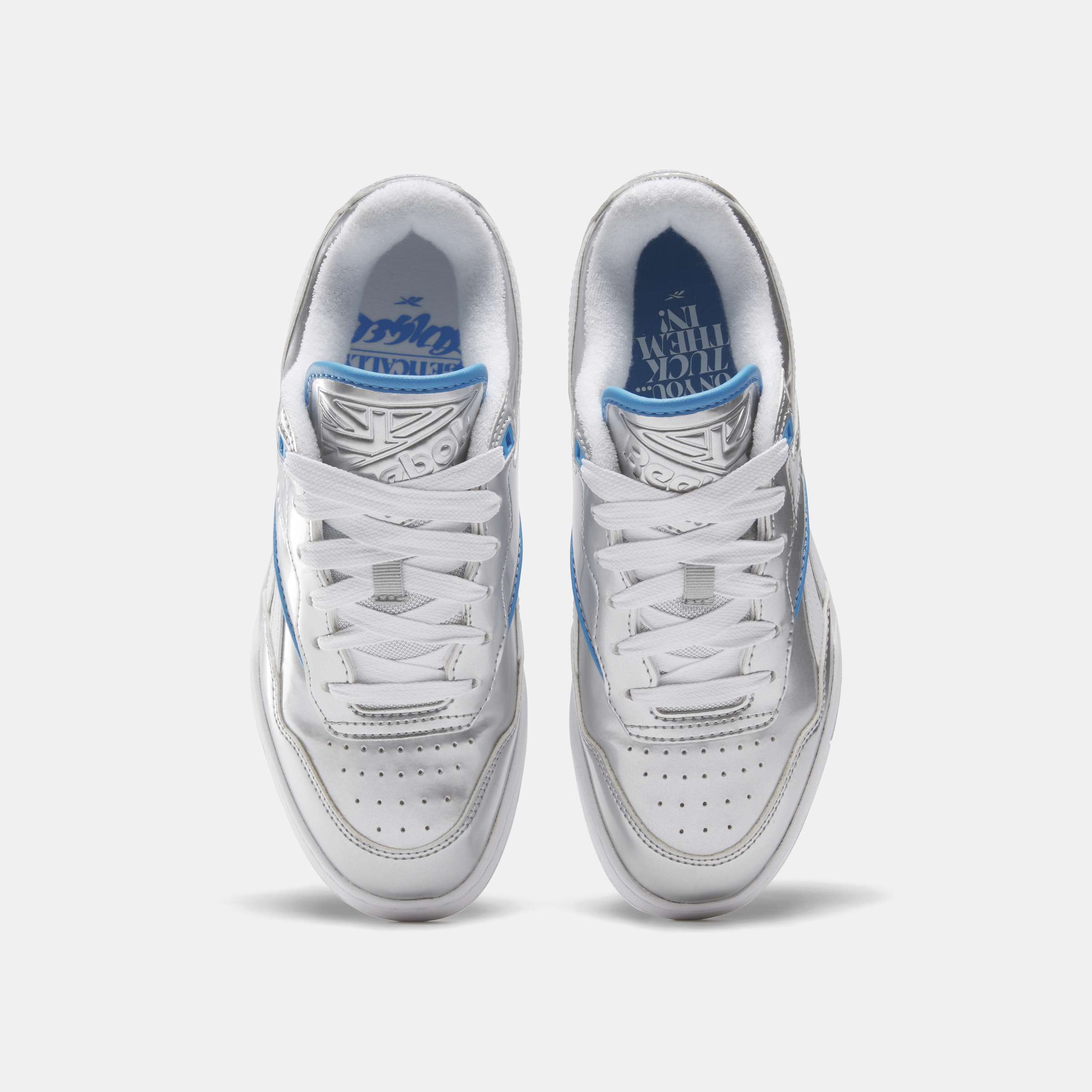 Si&eacute;ntete como si hubieras encontrado un par de tenis Reebok antiguos en el s&oacute;tano de alguien. Esa es la vibra de tus pr&oacute;ximos BB 4000 II. image number 3