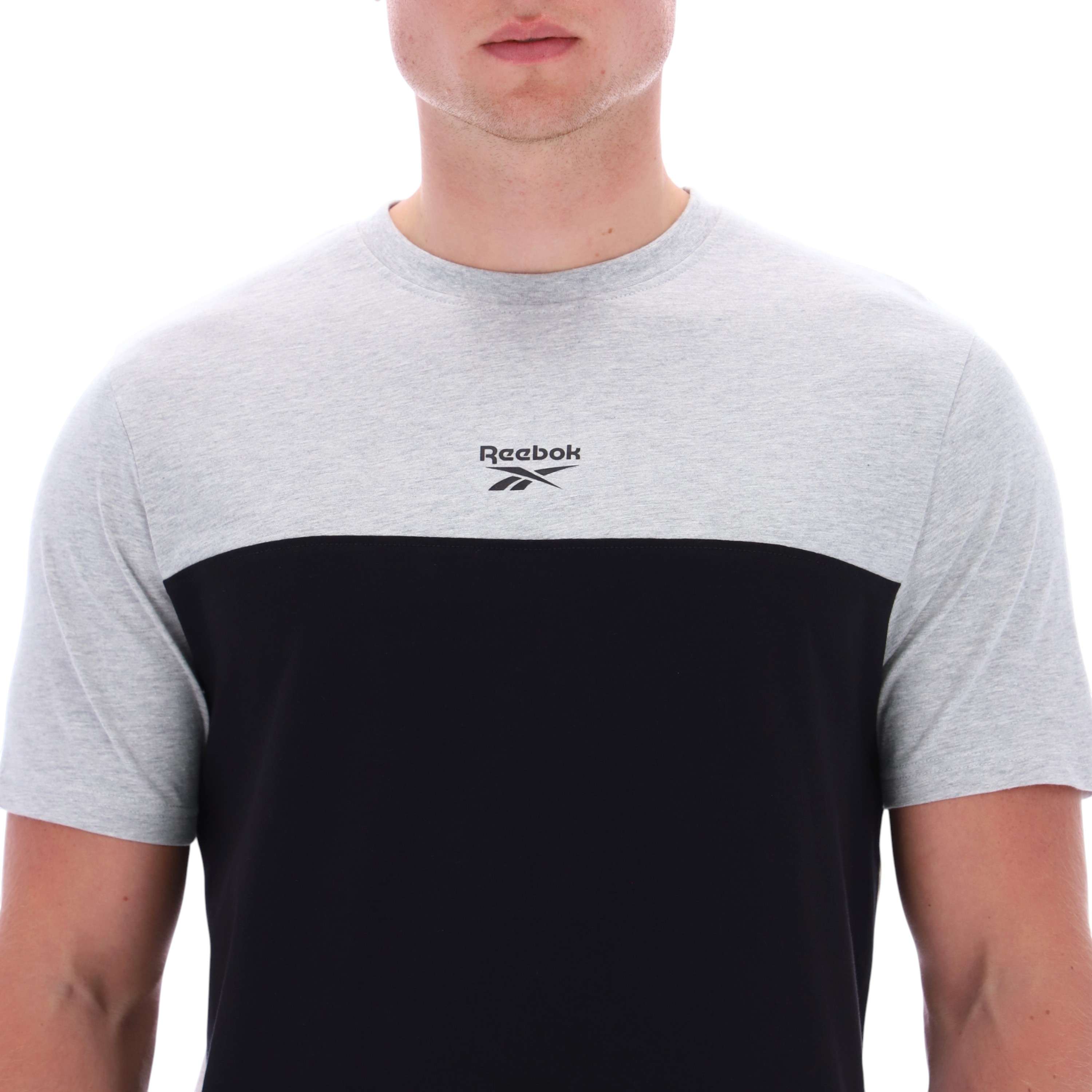 Playera THEO cuello redondo manga corta corte y confección