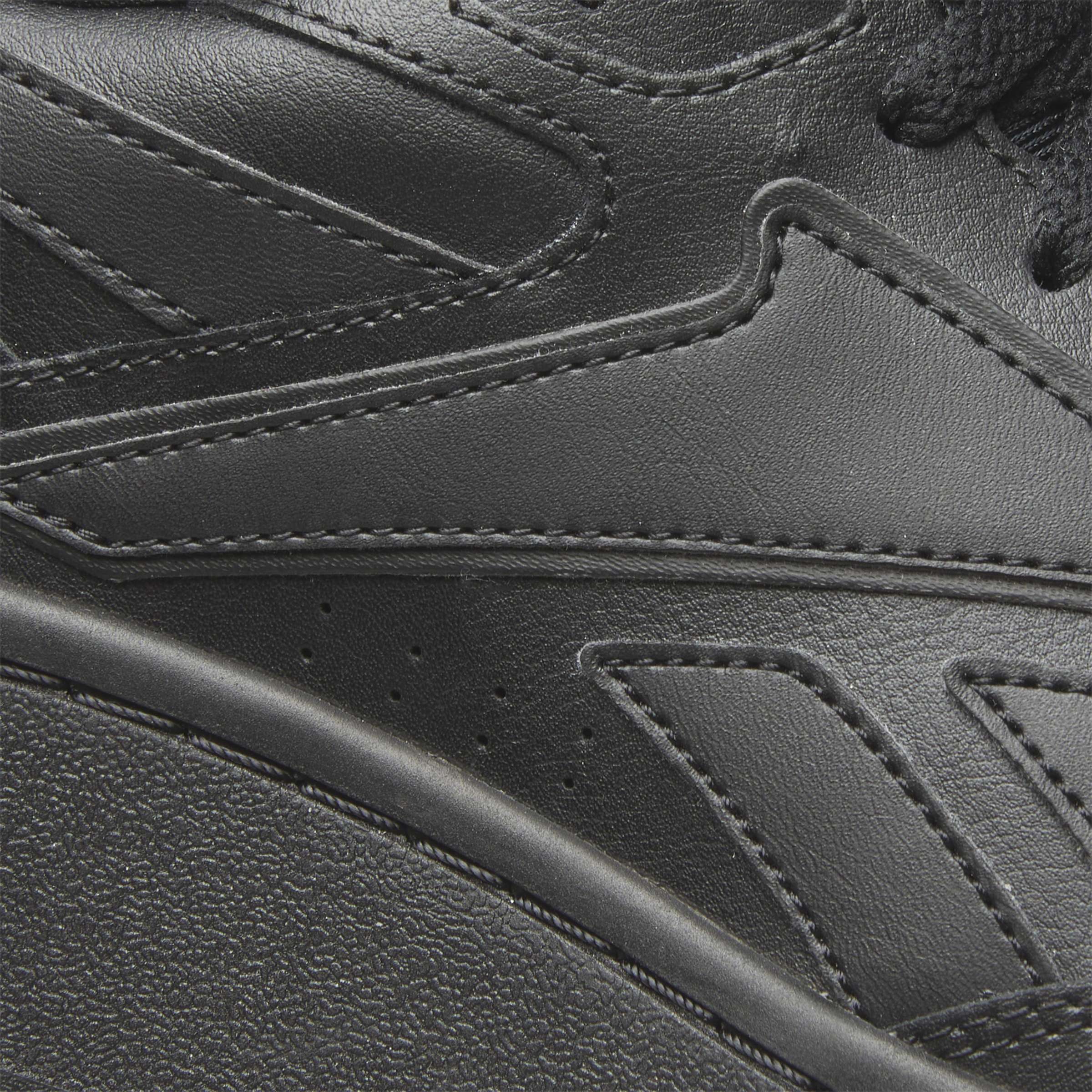 Inspirados en el legado de Reebok de los años 90, reinventan un estilo clásico de baloncesto con una parte superior de cuero suave. image number 8