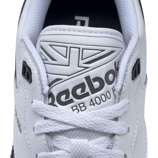 Siéntete como si hubieras encontrado un par de tenis Reebok antiguos en el sótano de alguien. Esa es la vibra de tus próximos BB 4000 II. image number 6