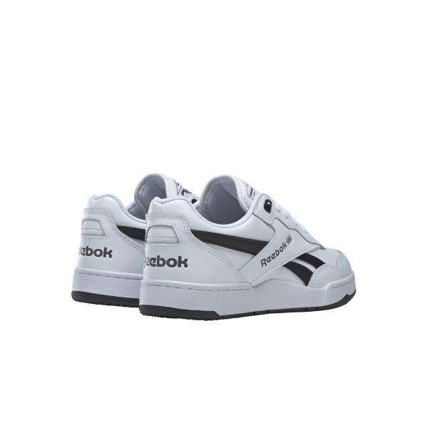 Siéntete como si hubieras encontrado un par de tenis Reebok antiguos en el sótano de alguien. Esa es la vibra de tus próximos BB 4000 II. image number 1