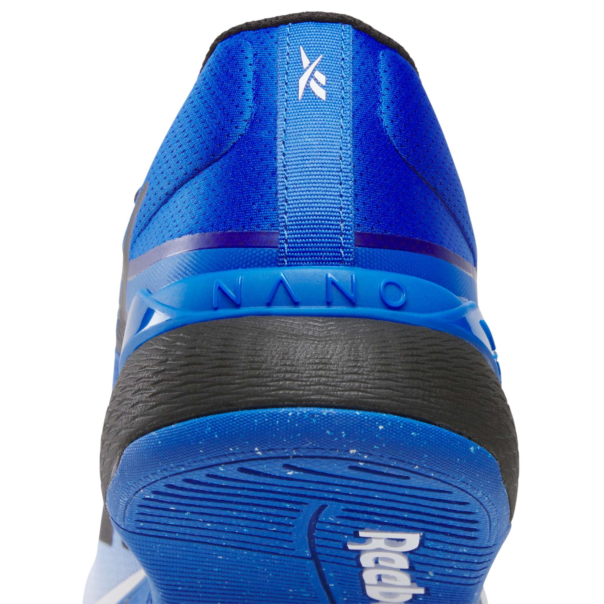 El Nano X5, el icónico tenis de entrenamiento, celebra su 15º aniversario con un modelo más cómodo, transpirable y estable. image number 6