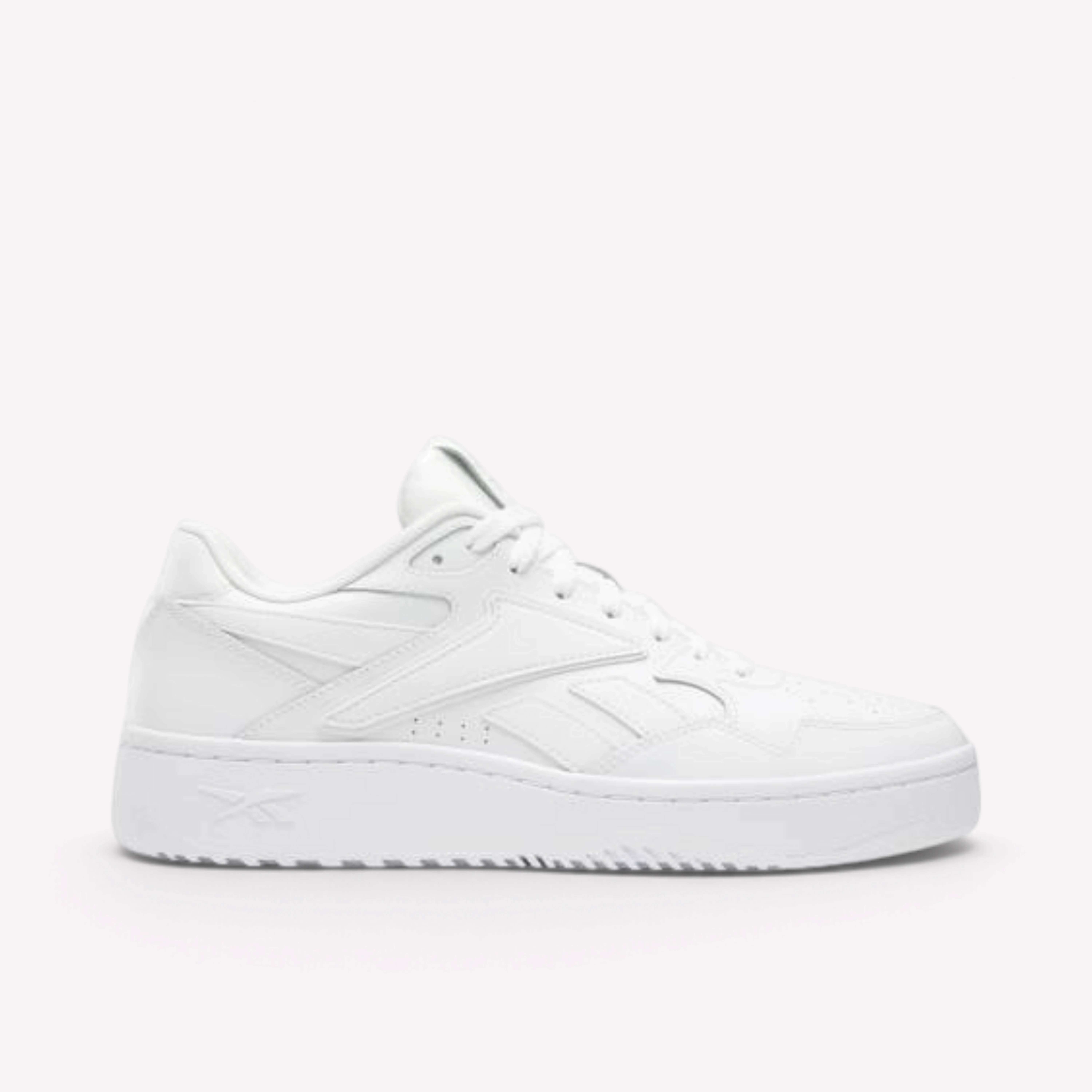 Inspirados en el legado de Reebok de los a&ntilde;os 90, reinventan un estilo cl&aacute;sico de baloncesto con una parte superior de cuero suave.