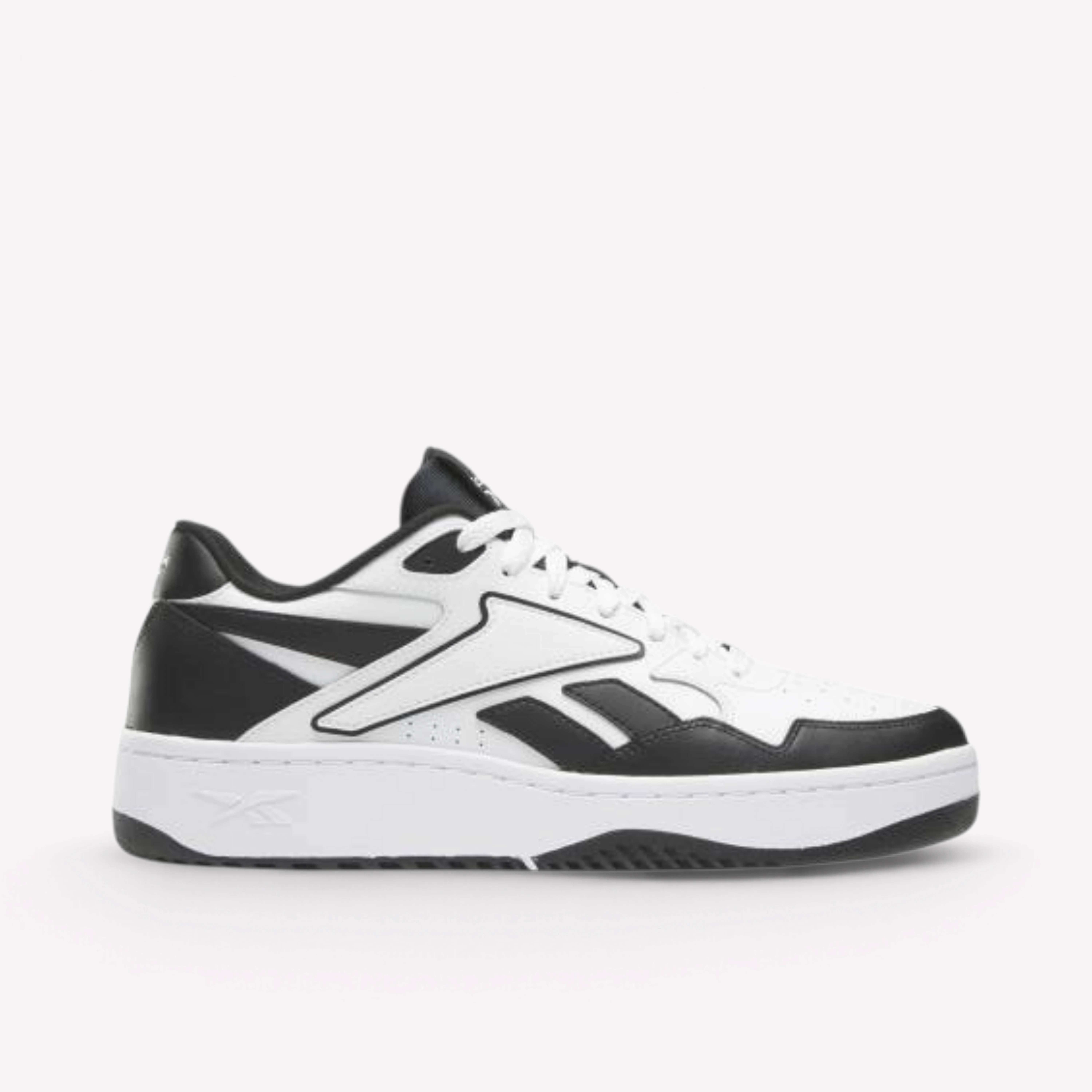 Inspirados en el legado de Reebok de los a&ntilde;os 90, reinventan un estilo cl&aacute;sico de baloncesto con una parte superior de cuero suave.
