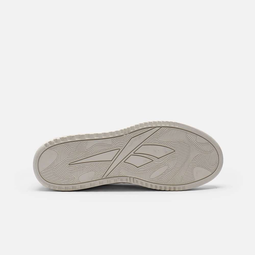 Inspirados en el legado de Reebok de los años 90, reinventan un estilo clásico de baloncesto con una parte superior de cuero suave. image number 3
