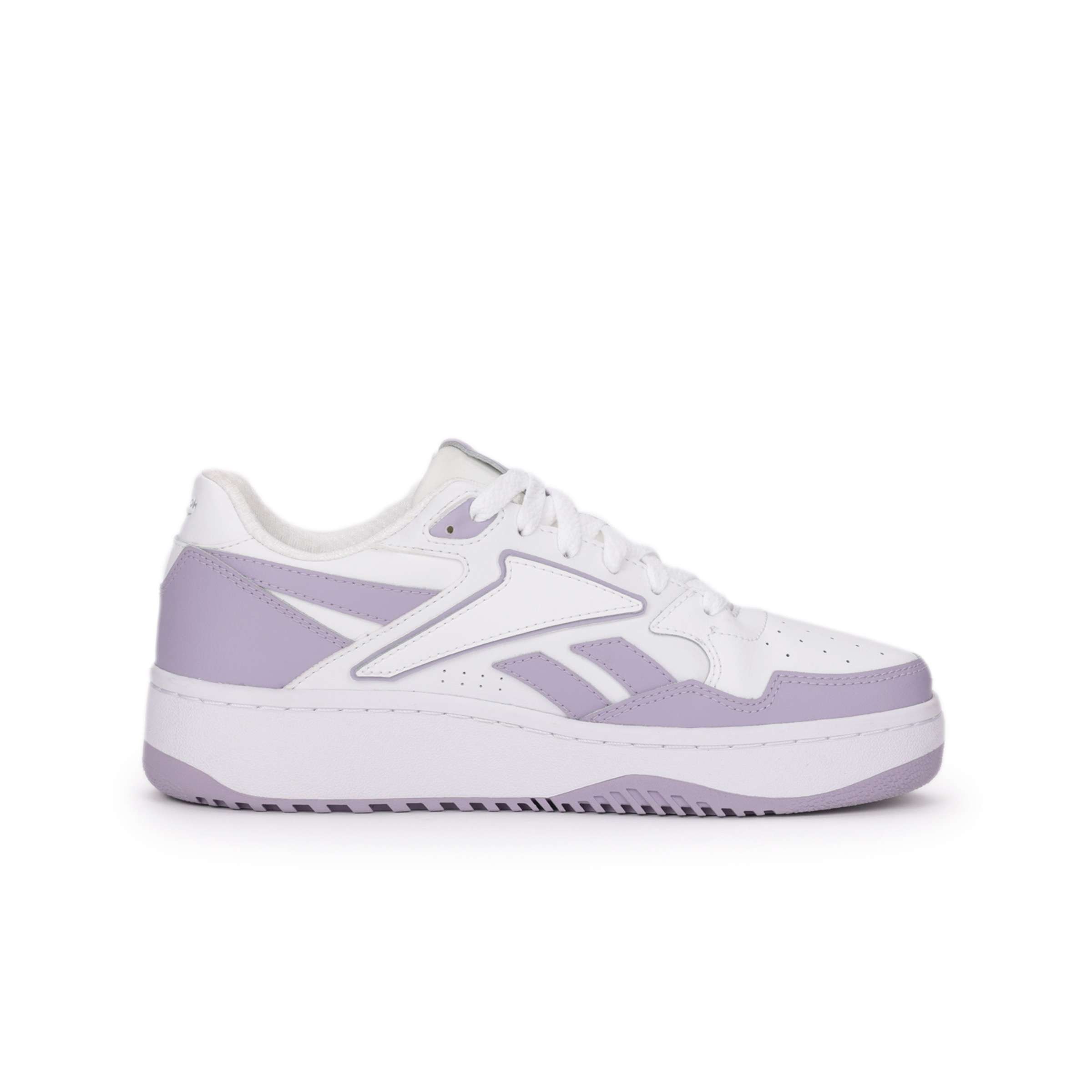 Inspirados en el legado de Reebok de los años 90, reinventan un estilo clásico de baloncesto con una parte superior de cuero suave.