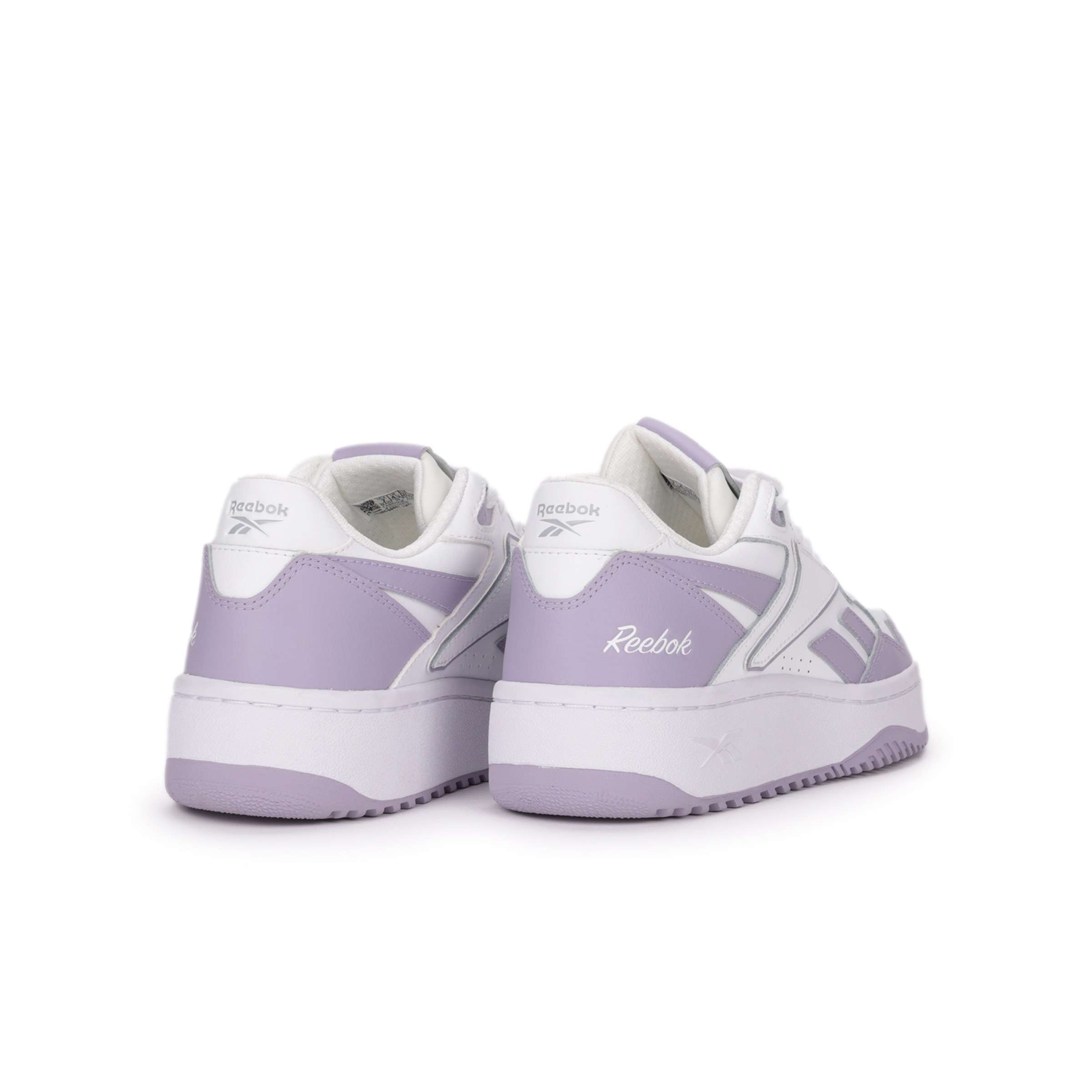 Inspirados en el legado de Reebok de los años 90, reinventan un estilo clásico de baloncesto con una parte superior de cuero suave. image number 3