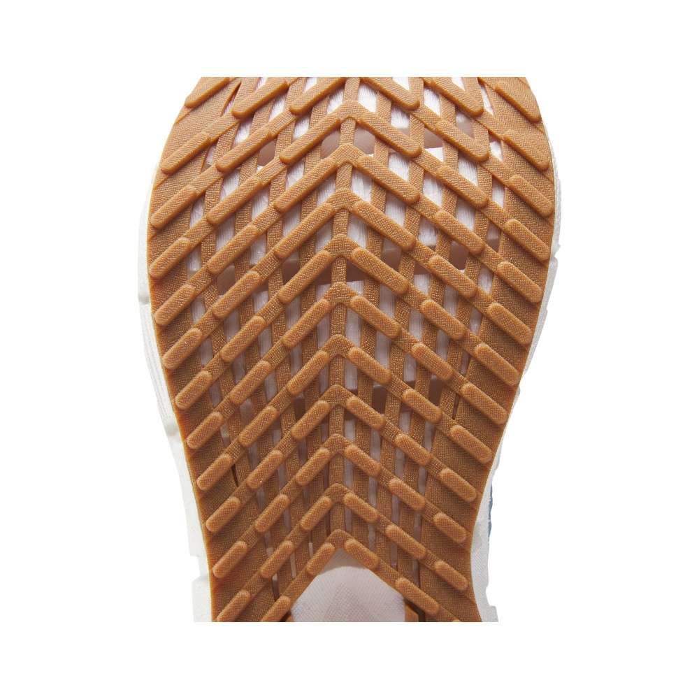 El FloatZig 1 de Reebok combina suavidad y elasticidad, diseñados para inspirar a salir al aire libre y correr. image number 7