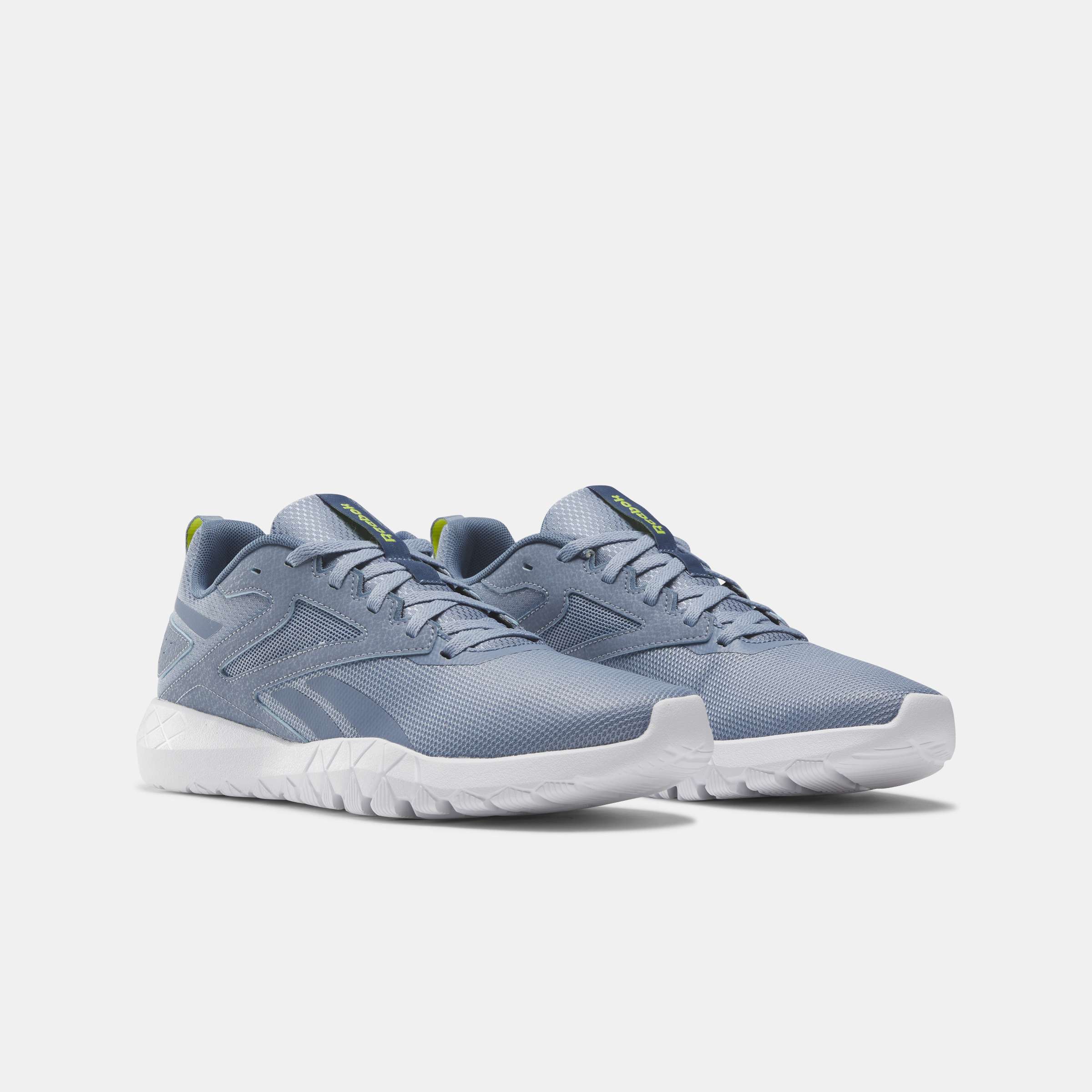 Ya lo das todo en tus entrenamientos, acompañate con estos tenis Reebok y su entresuela con tecnología FuelFoam amortigua los saltos y las zancadas.