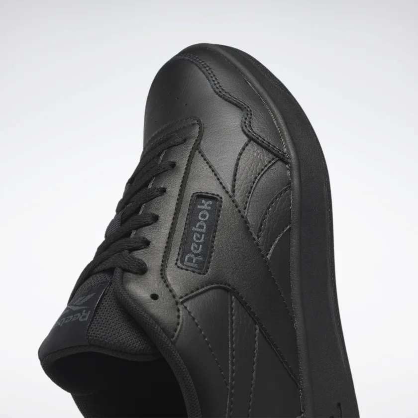 El estilo Reebok que te encanta en una silueta clásica de tenis vintage que se puede usar de manera elegante o informal. image number 6
