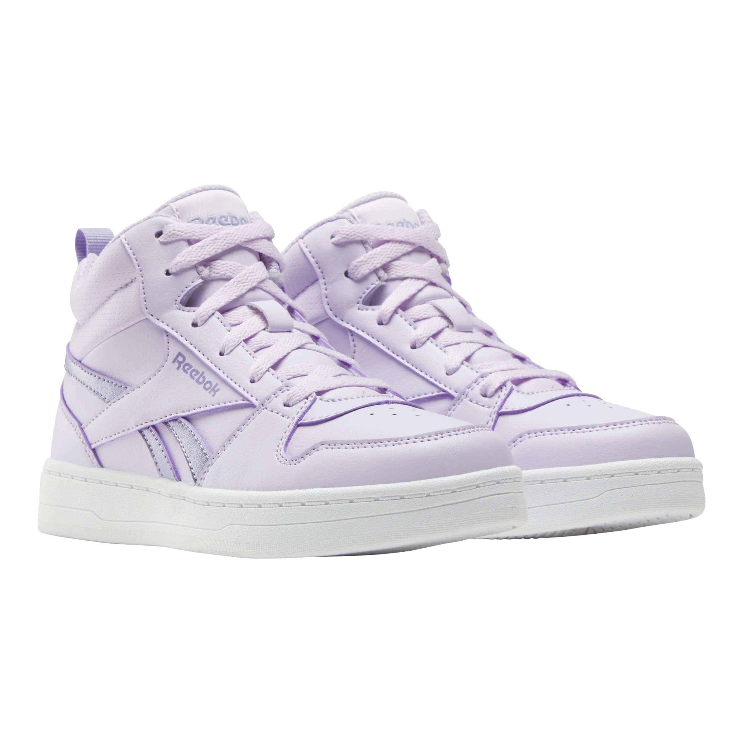 Con estilo y frescura para los pies pequeños, con colores divertidos y una suela resistente para aventuras en el parque.