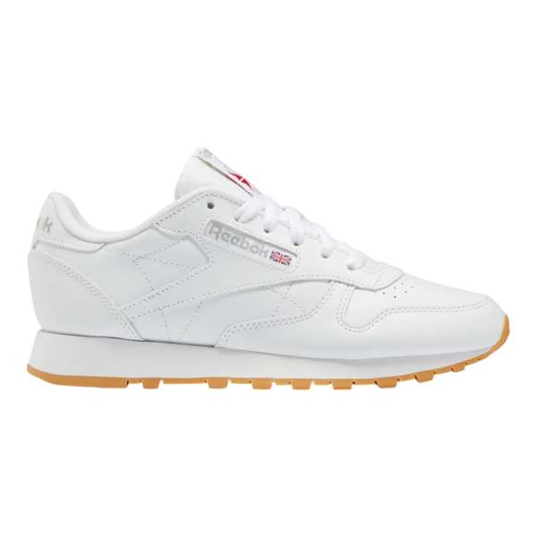 Tenis Classic Leather Un homenaje al estilo Reebok de principios del siglo XX. Estos tenis tienen un aire retro que combina a la perfección con tu vida moderna.