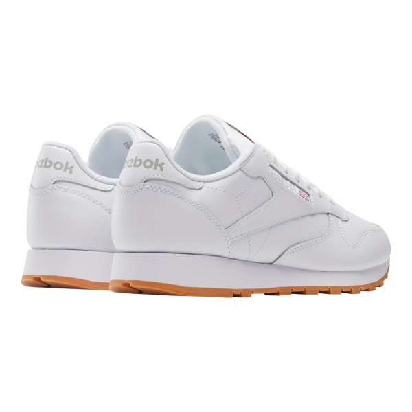 Tenis Classic Leather Un homenaje al estilo Reebok de principios del siglo XX. Estos tenis tienen un aire retro que combina a la perfección con tu vida moderna.