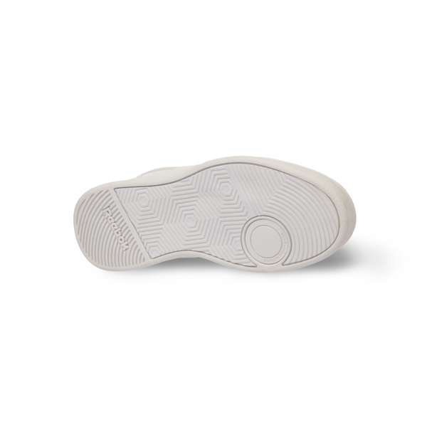 El estilo Reebok que te encanta en una silueta clásica de tenis vintage que se puede usar de manera elegante o informal. image number 4