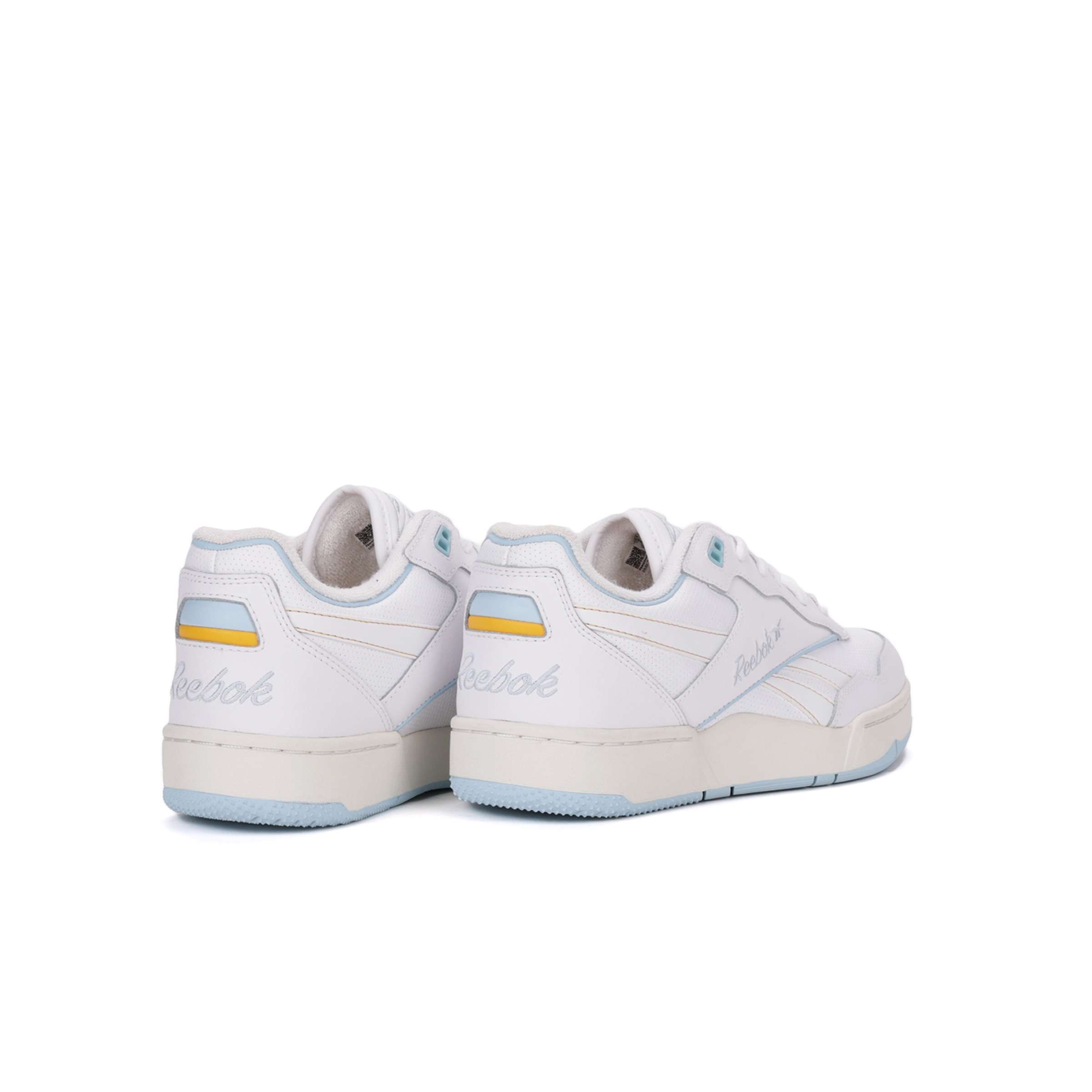 Siéntete como si hubieras encontrado un par de tenis Reebok antiguos en el sótano de alguien. Esa es la vibra de tus próximos BB 4000 II. image number 3