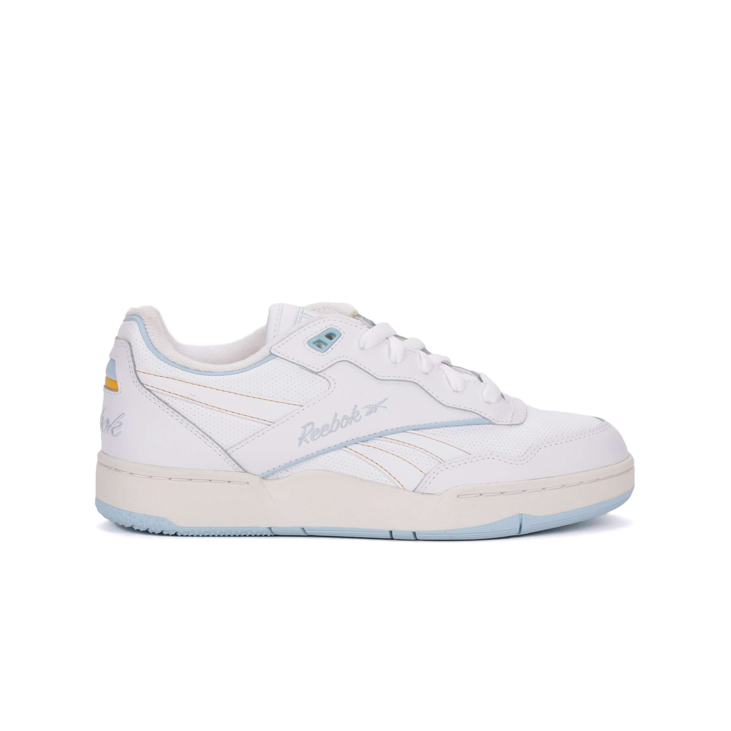 Siéntete como si hubieras encontrado un par de tenis Reebok antiguos en el sótano de alguien. Esa es la vibra de tus próximos BB 4000 II.