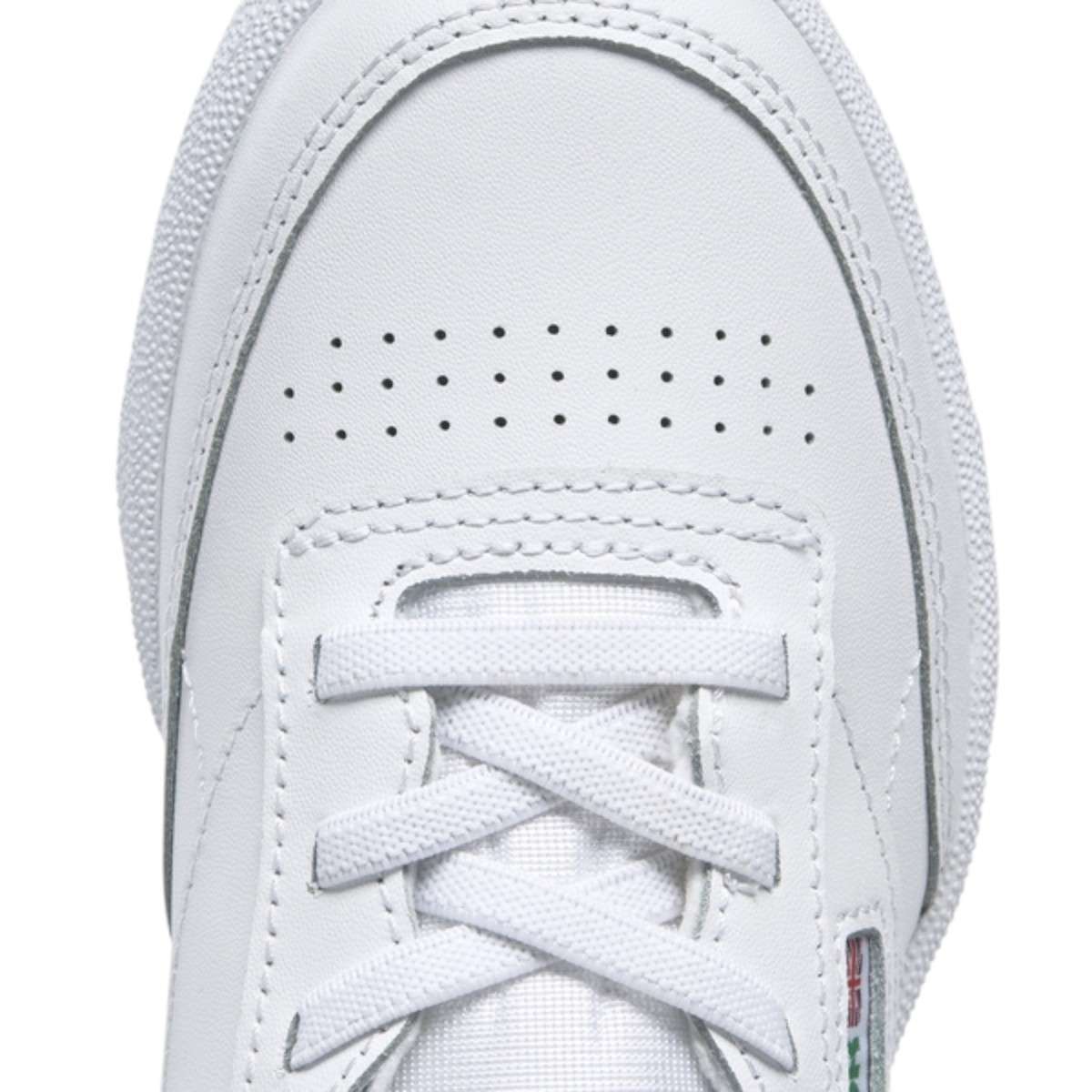 Combina un estilo skate con un dise&ntilde;o audaz y colores neutros, lo que los hace vers&aacute;tiles y f&aacute;ciles de combinar con cualquier atuendo. image number 3