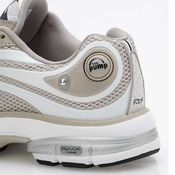 Inspirados en diseños de running de los 2000, cuentan con un tobillo acolchado y tecnología de sujeción personalizada de Reebok. image number 3