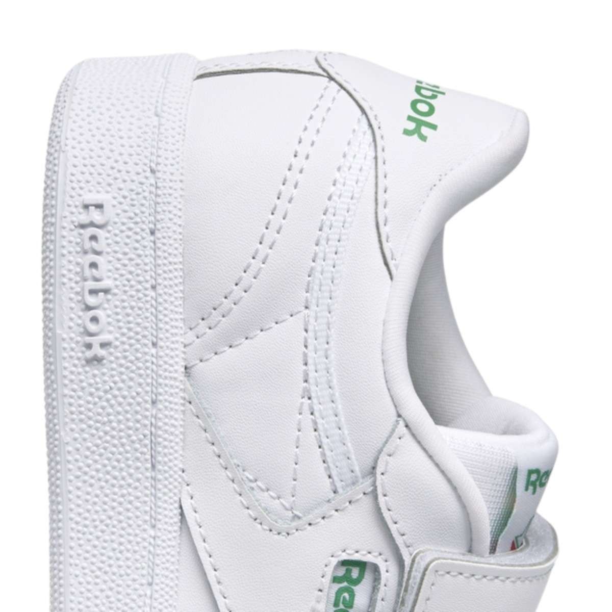 Combina un estilo skate con un dise&ntilde;o audaz y colores neutros, lo que los hace vers&aacute;tiles y f&aacute;ciles de combinar con cualquier atuendo. image number 6