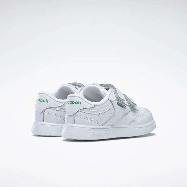 Únete al club: esta versión miniatura de los Club C originales homenajea al clásico modelo de tenis con un diseño elegante. image number 1