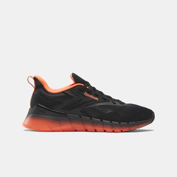 Tenis Nano Gym Combina la apariencia de un calzado para correr con características de entrenamiento, ofreciendo flexibilidad para diferentes ejercicios.