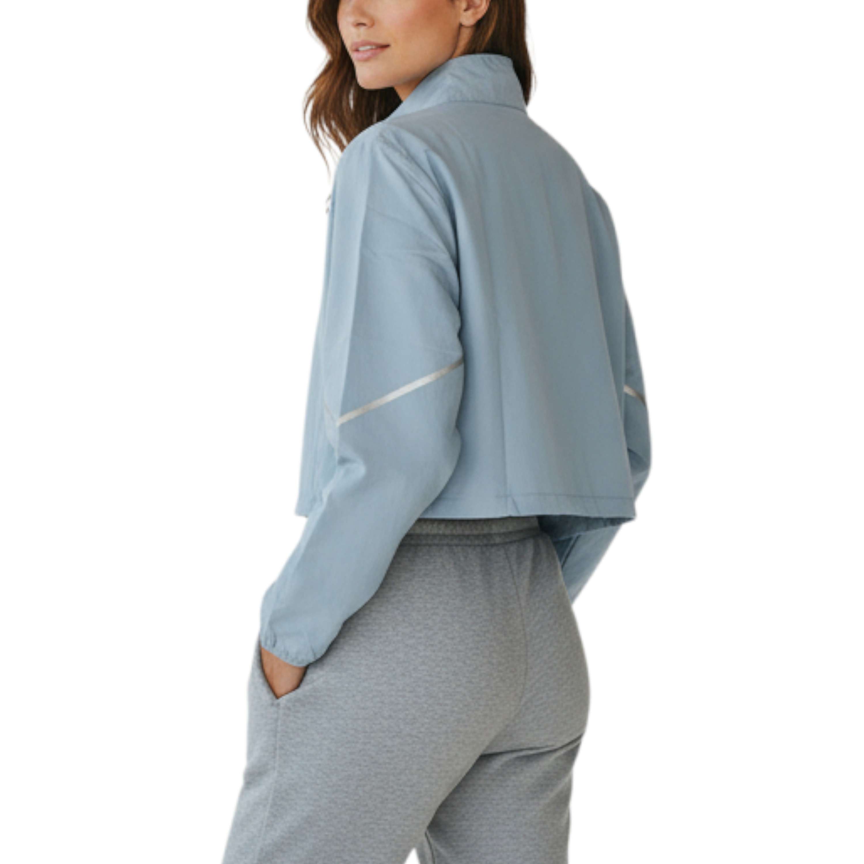 Chamarra running windbreaker en corte cropped