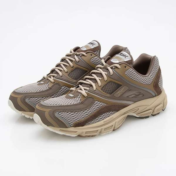 Tenis Premier Trinity KFS Los tenis Premier Trinity KFS incorporan un sistema de ajuste cinético que proporciona soporte y flexibilidad.