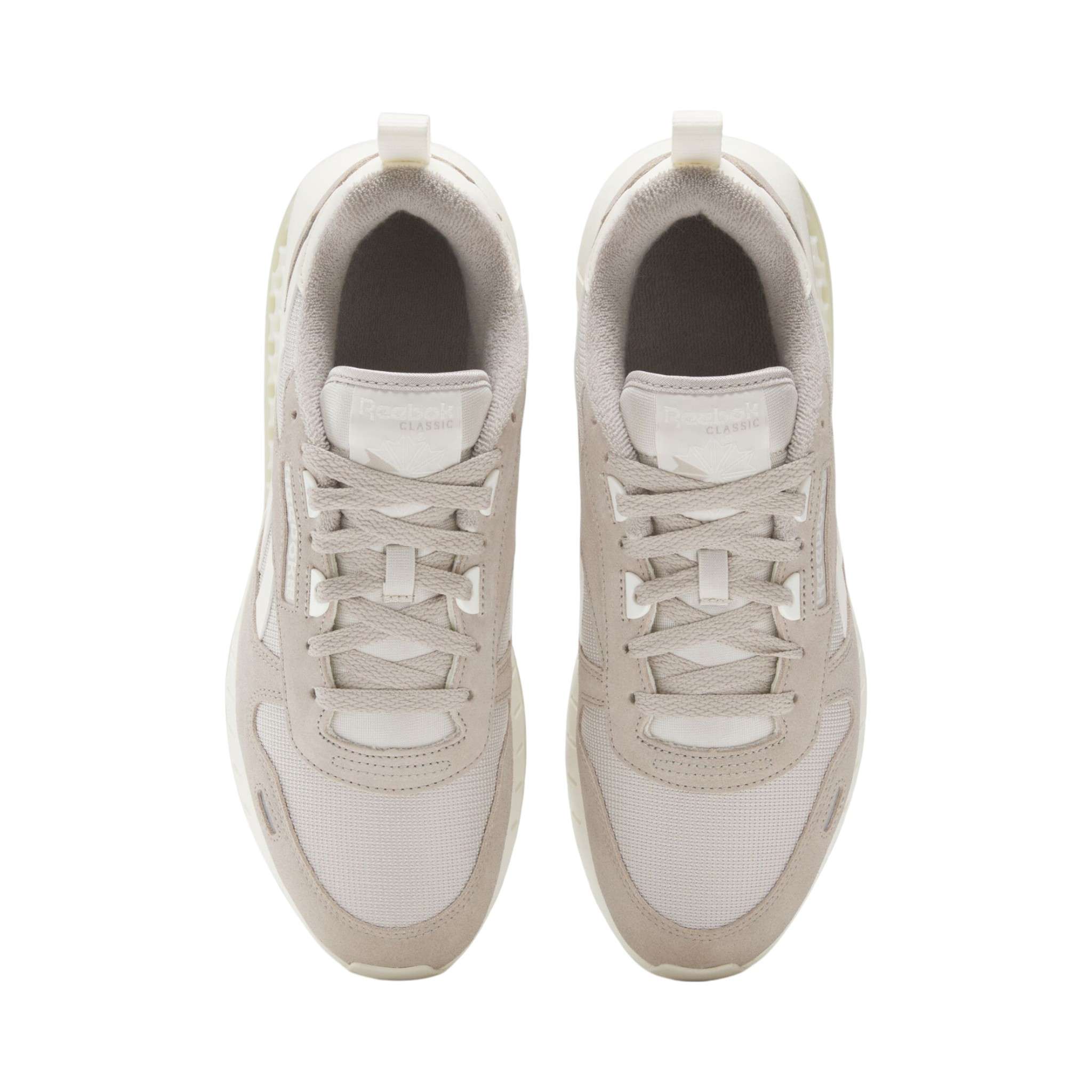 Estos tenis de cuero clásico, mejorados con Hexalite, ofrecen una sensación futurista con su amortiguación en forma de panal. image number 3