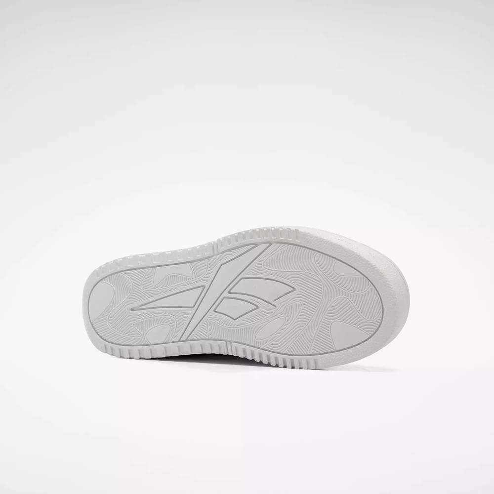 Inspirados en el legado de Reebok de los años 90, reinventan un estilo clásico de baloncesto con una parte superior de cuero suave. image number 4