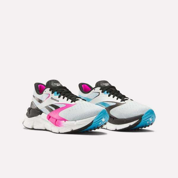 Los tenis Floatzig Symmetros Reebok con espuma Floatride Energy Foam que proporciona ligereza y retorno de energía.