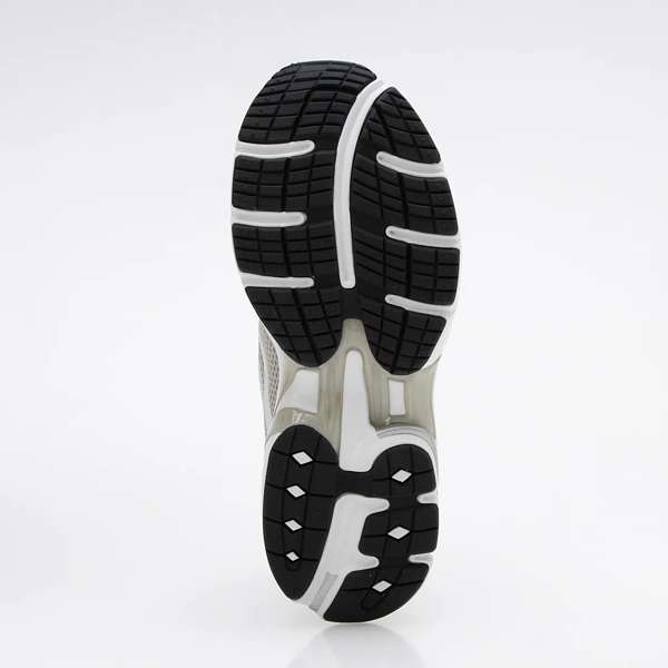 Inspirados en diseños de running de los 2000, cuentan con un tobillo acolchado y tecnología de sujeción personalizada de Reebok. image number 5