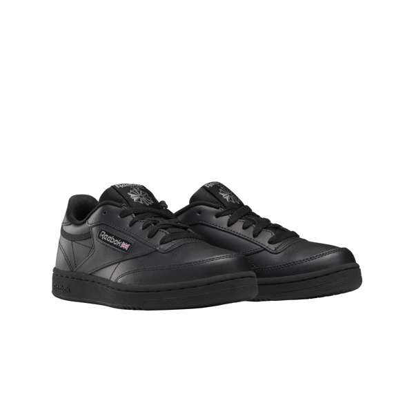 Tenis Club C Combina un estilo skate con un diseño audaz y colores neutros, lo que los hace versátiles y fáciles de combinar con cualquier atuendo.