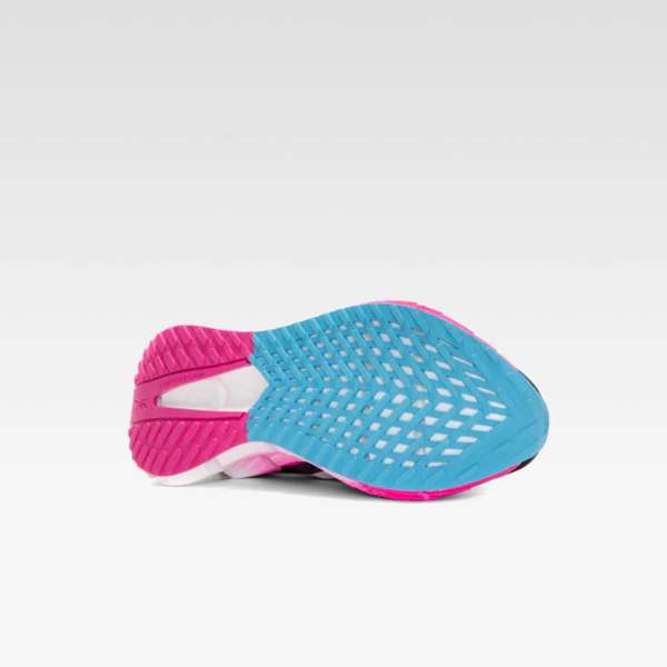El FloatZig 1 de Reebok combina suavidad y elasticidad, diseñados para inspirar a salir al aire libre y correr. image number 3