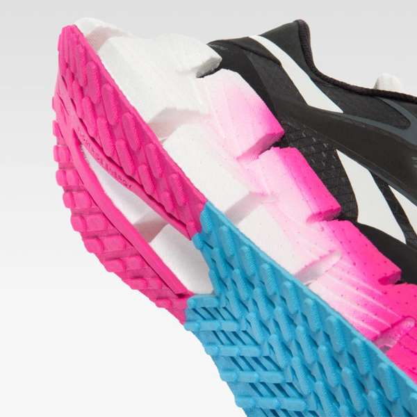 El FloatZig 1 de Reebok combina suavidad y elasticidad, diseñados para inspirar a salir al aire libre y correr. image number 5