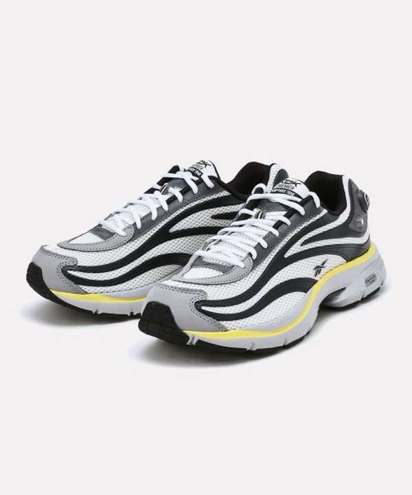 Tenis Premier Pump Paris Trainer Inspirados en diseños de running de los 2000, cuentan con un tobillo acolchado y tecnología de sujeción personalizada de Reebok.